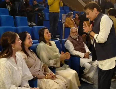 Politicians, Stars Attend Prayer Meet For Dharmendra Held By Hema Malini