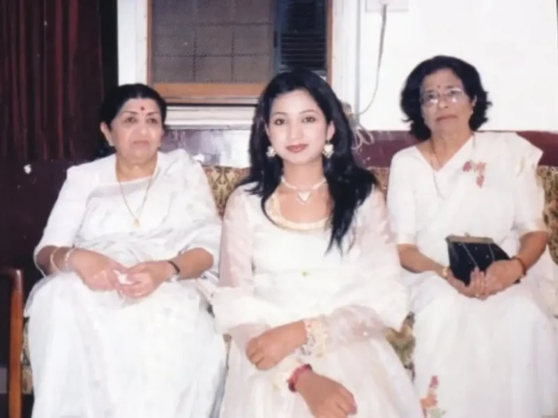 Shreya Ghoshal Remembers Lata Mangeshkar As A “Goddess In White”