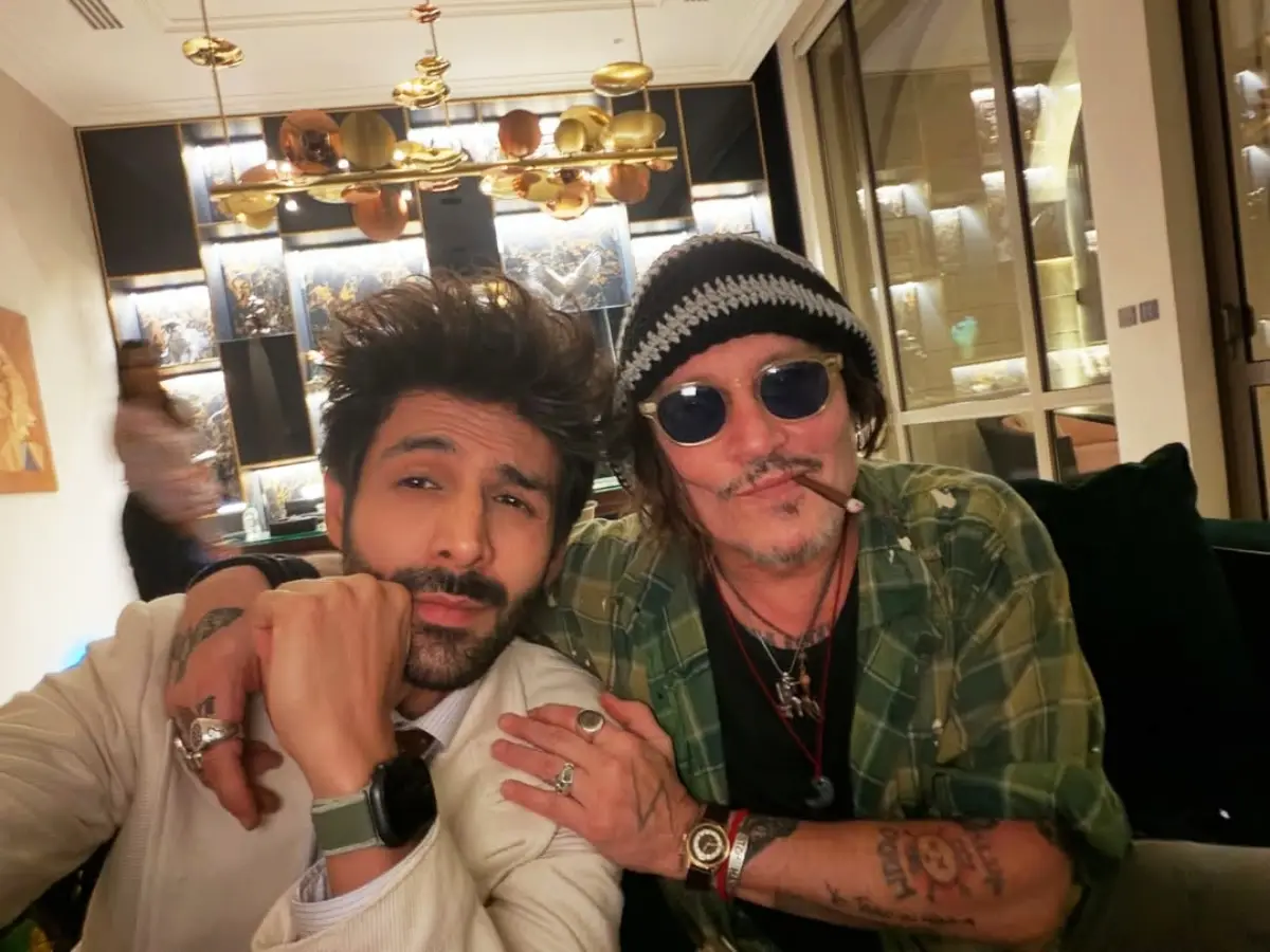 ‘Rooh Baba’ Meets ‘Jack Sparrow’: Kartik Aaryan Poses With Johnny Depp