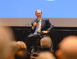 Abbott Halts H-1B Filings Across Texas Agencies, Universities