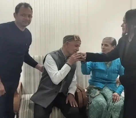 Art In Thread: Meet The Weaver Who Revolutionized Panipat Handlooms