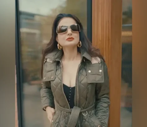 Ameesha Patel Stranded In NY Blizzard