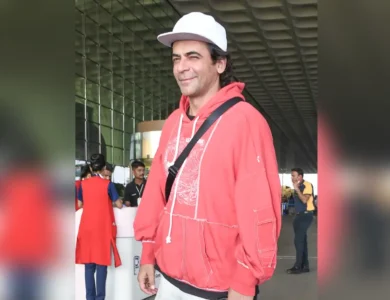Sunil Grover, Harshdeep Kaur Share Fun Moment At Airport