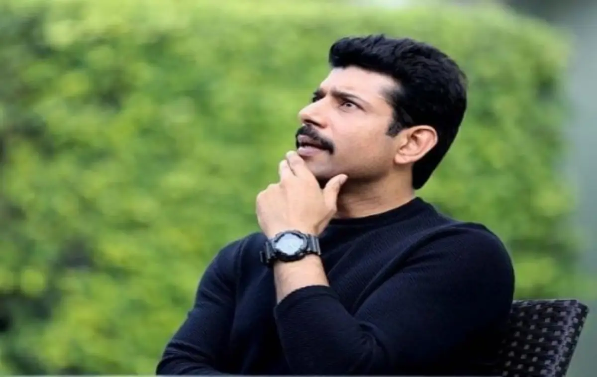 Actor Challenges English Script Culture In Hindi Cinema