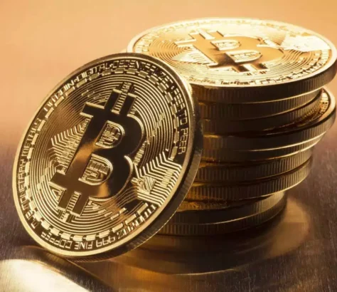 Crypto execs in court after extradition in $1M fraud case