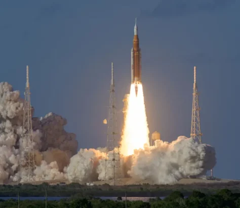 NASA Astronauts Take iPhones to Moon
