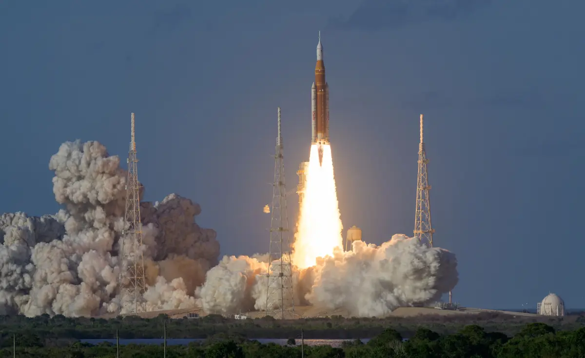 NASA Astronauts Take iPhones to Moon