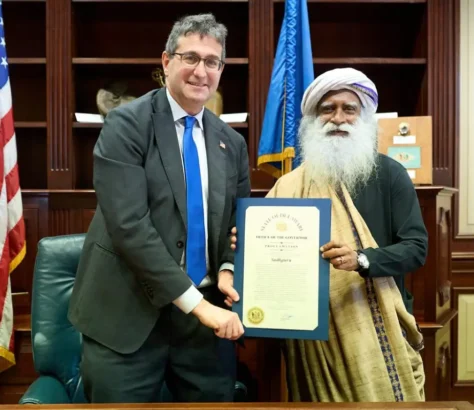 Sadhguru honored by Delaware Governor for his work.