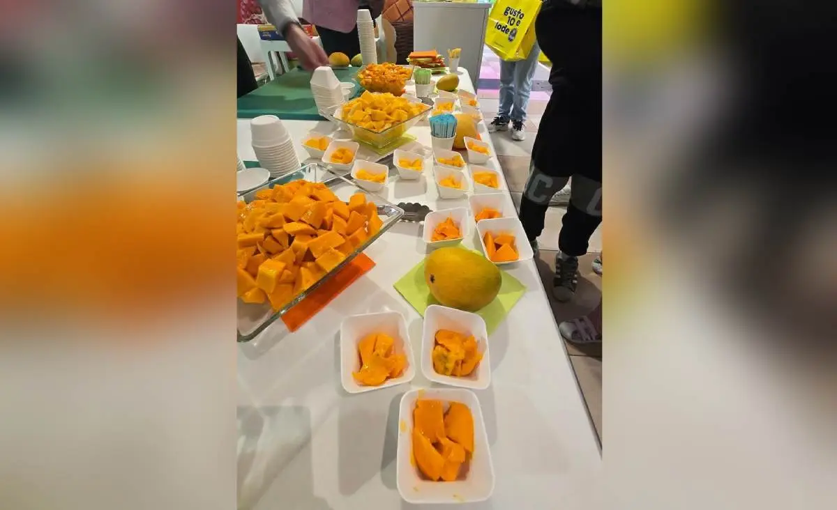 Indian mangoes Seattle store