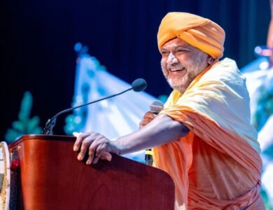 Sri Siddheshwar Leads Large Guru Purnima Gathering At Hofstra University