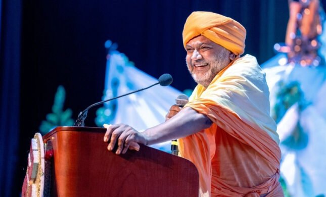 Sri Siddheshwar Leads Large Guru Purnima Gathering At Hofstra University