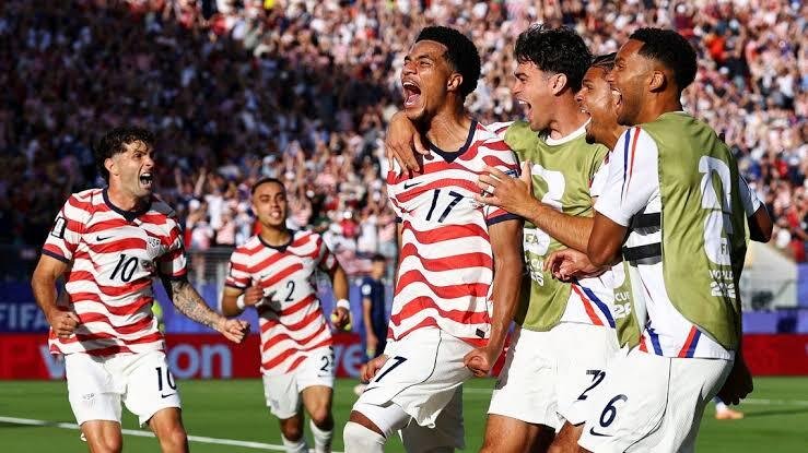 Ten-Man USA Hold Off Bosnia To Reach World Cup 16