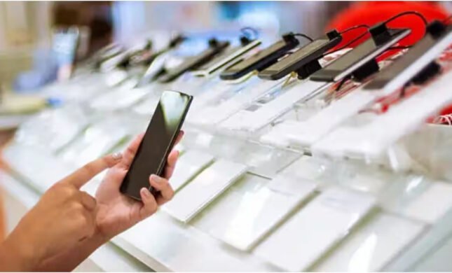 Global Smartphone Makers Turn To India As Alternative To China