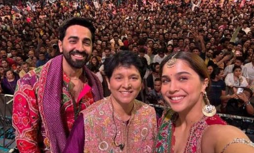 Falguni Pathak with Ayushmann Khurrana and Sharvari at her Mumbai garba night