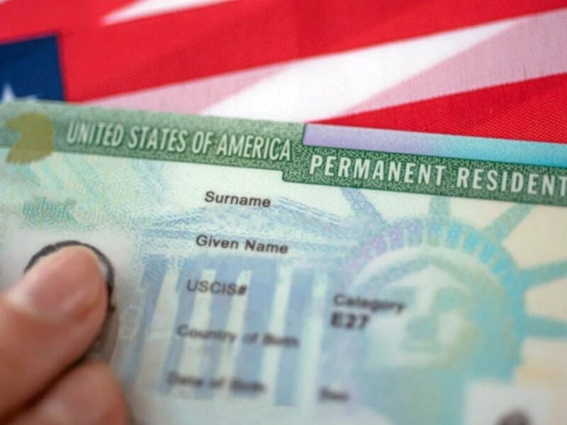 New U.S. citizens take the oath of allegiance at a naturalization ceremony