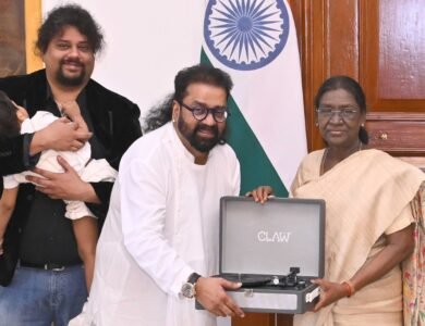 Hariharan and his family meet President Droupadi Murmu at Rashtrapati Bhavan