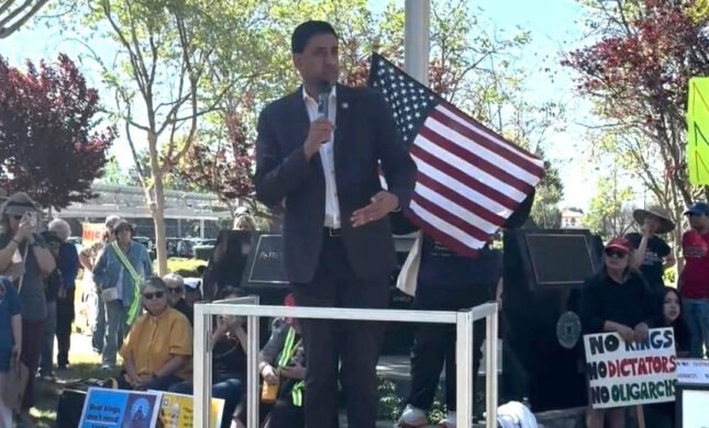 Rep. Ro Khanna finalizes a landmark long-term union agreement with his congressional staff.