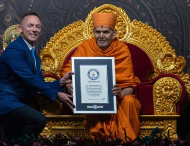 Mahant Swami Maharaj receives the Guinness World Records certificate for the 13-volume biography of Pramukh Swami Maharaj.