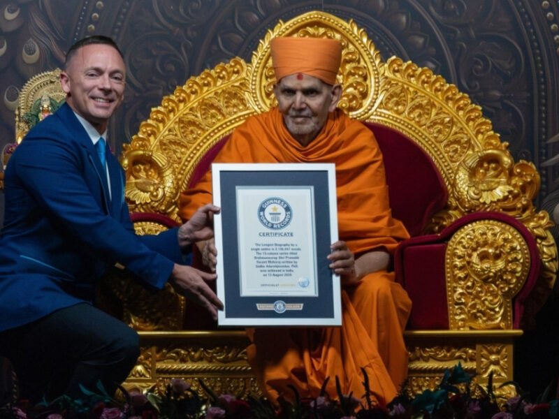 Mahant Swami Maharaj receives the Guinness World Records certificate for the 13-volume biography of Pramukh Swami Maharaj.